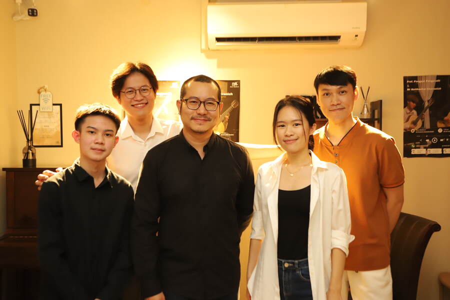 Pongpat Nutthachai Guitar Recital photo 13