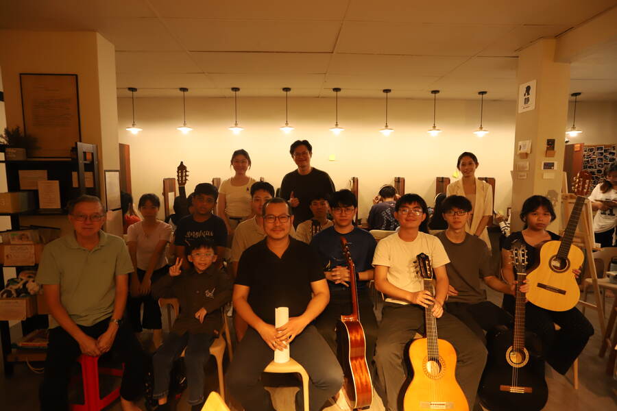 Prof Pongpat Guitar Masterclass photo 3