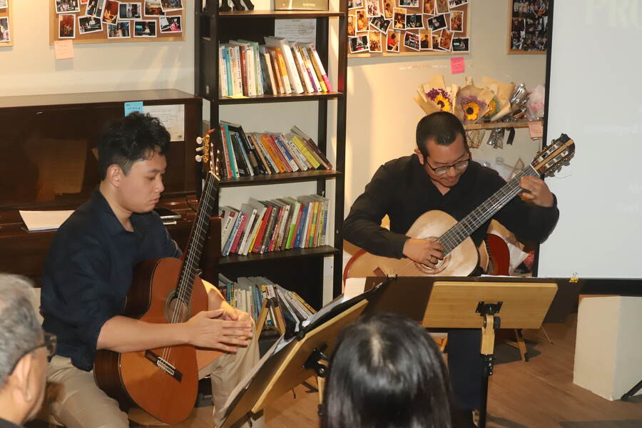 Mr Shung Ee Recital photo 6